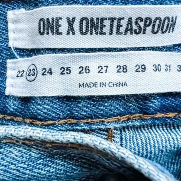 One Teasoon Hawks Distressed Denim Shorts Size 23 Frayed Hem, burnout pockets - Picture 6 of 7